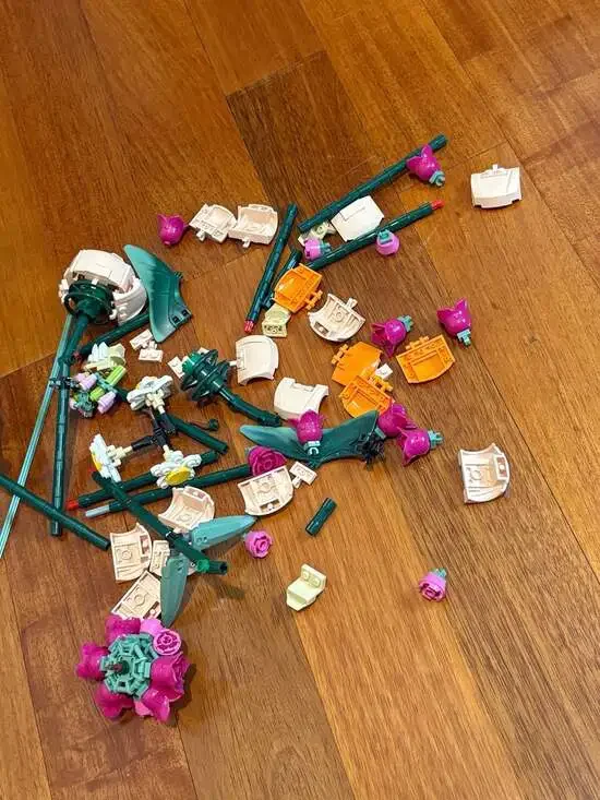 LEGO 10313 Botanical Wildflower Bouquet Set w/ Flowers & Parts – Incomplete - Picture 3 of 5